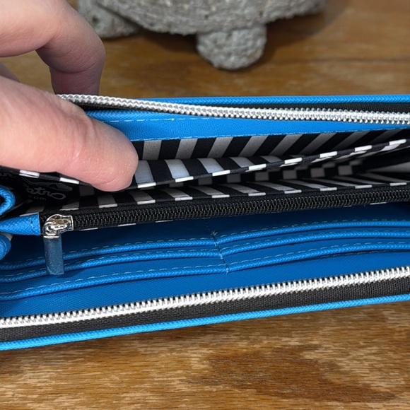 Marc Tetro Wallet Blue Large with Card Slots Multi Dog Themed NWOT - Picture 10 of 12